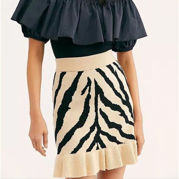 Jen’s Pirate Booty for Free People Siberian Trumpet Black & Tan Skirt Size S - Picture 2 of 8